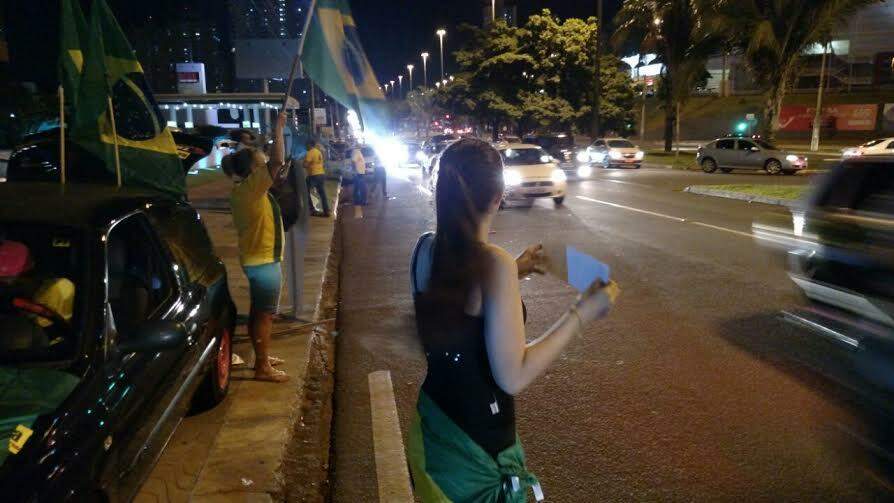 BASTIDORES: Campanha pelo WhatsApp tenta ganhar as ruas