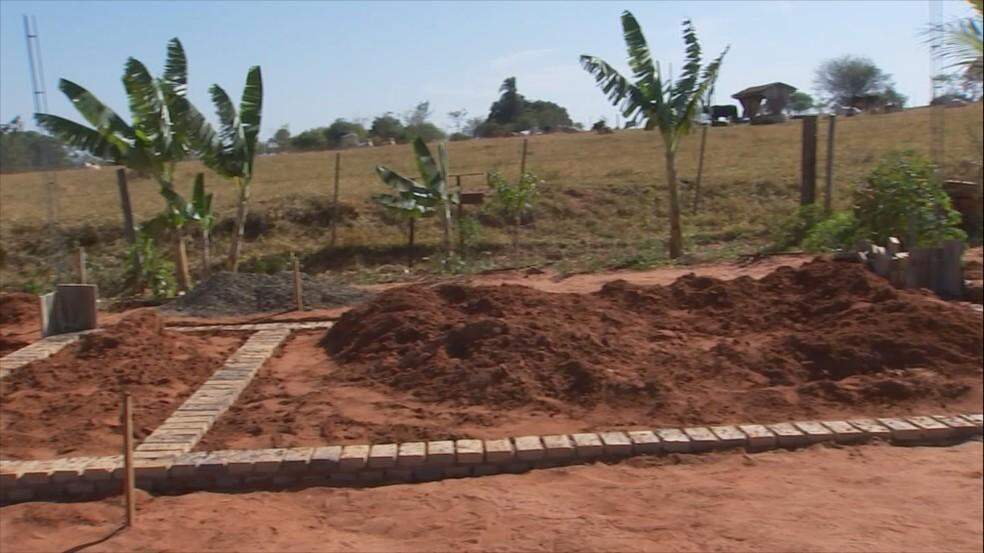 Campanha em rede social ajuda idoso a recuperar casa perdida em incêndio