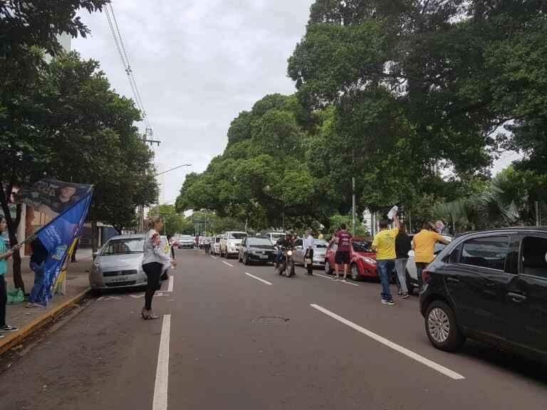 Faltando sete dias para as eleições, cabos eleitorais fazem campanha pelos candidatos no Centro