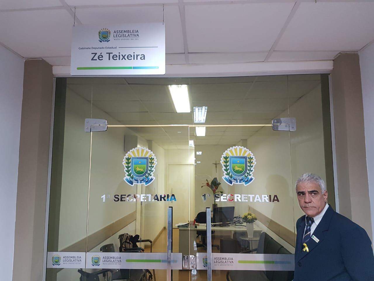 Deputado Zé Teixeira é preso pela Polícia Federal, que faz buscas em gabinete na ALMS