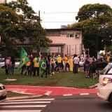 Mesmo após carreata, eleitores seguem em ato pró-Bolsonaro pelo Centro