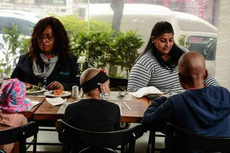 Restaurante de SP tem buffet de graça para crianças com câncer