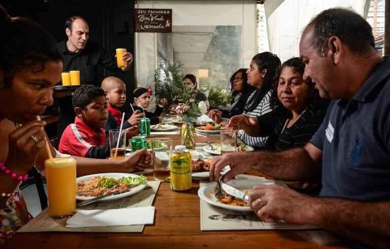 Restaurante de SP tem buffet de graça para crianças com câncer
