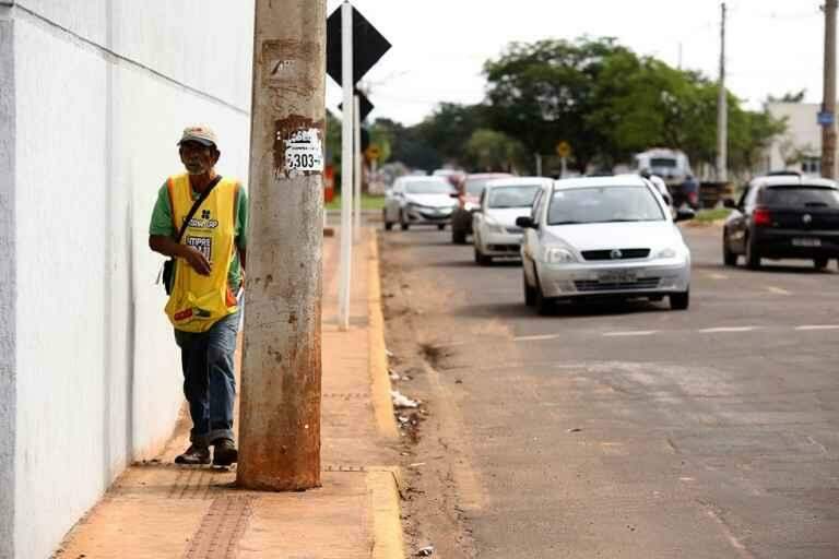 8 pesadelos que os pedestres enfrentam nas ruas de Campo Grande