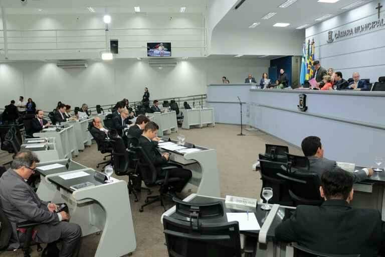 Vereadores analisam três vetos da Prefeitura e um projeto de lei nesta terça-feira