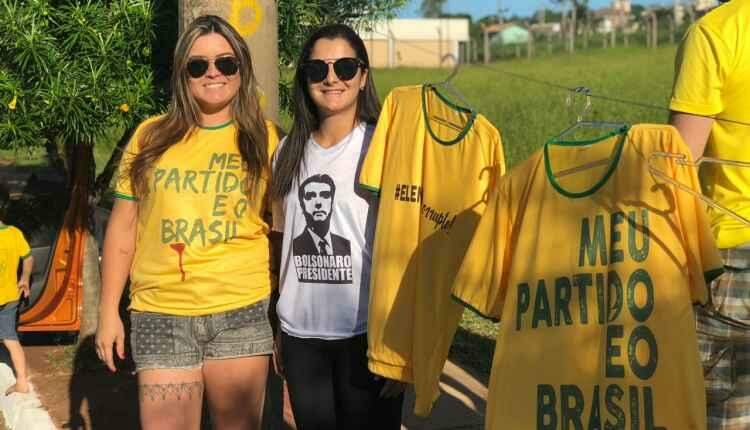 Campo-grandenses lucram com venda de camisetas em ato pró-Bolsonaro