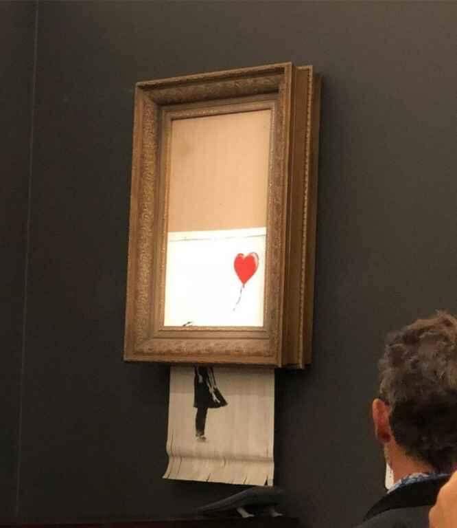 Obra de Banksy se desfaz após ser leiloada.