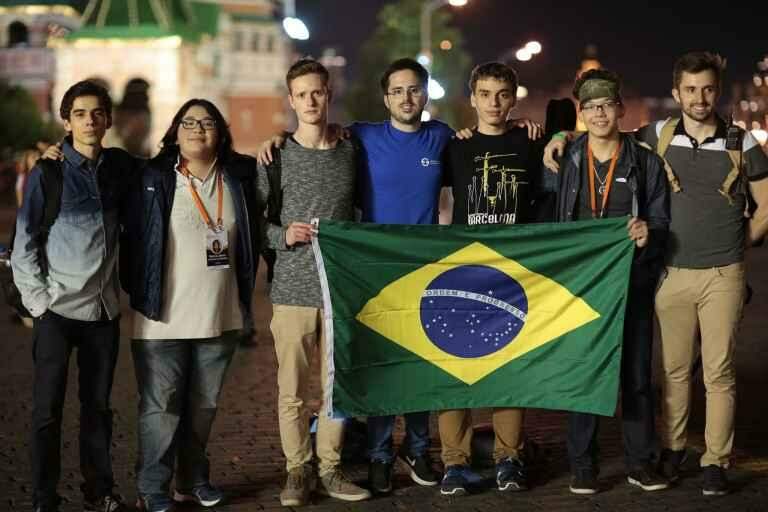 Brasil conquista 3º lugar em Olimpíada de Economia na Rússia.