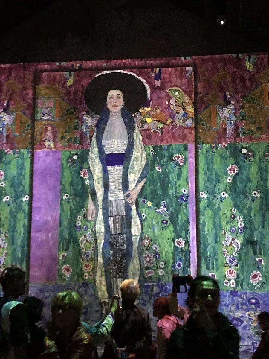 Exposição de Gustav Klimt no Atelier des Lumières, em Paris