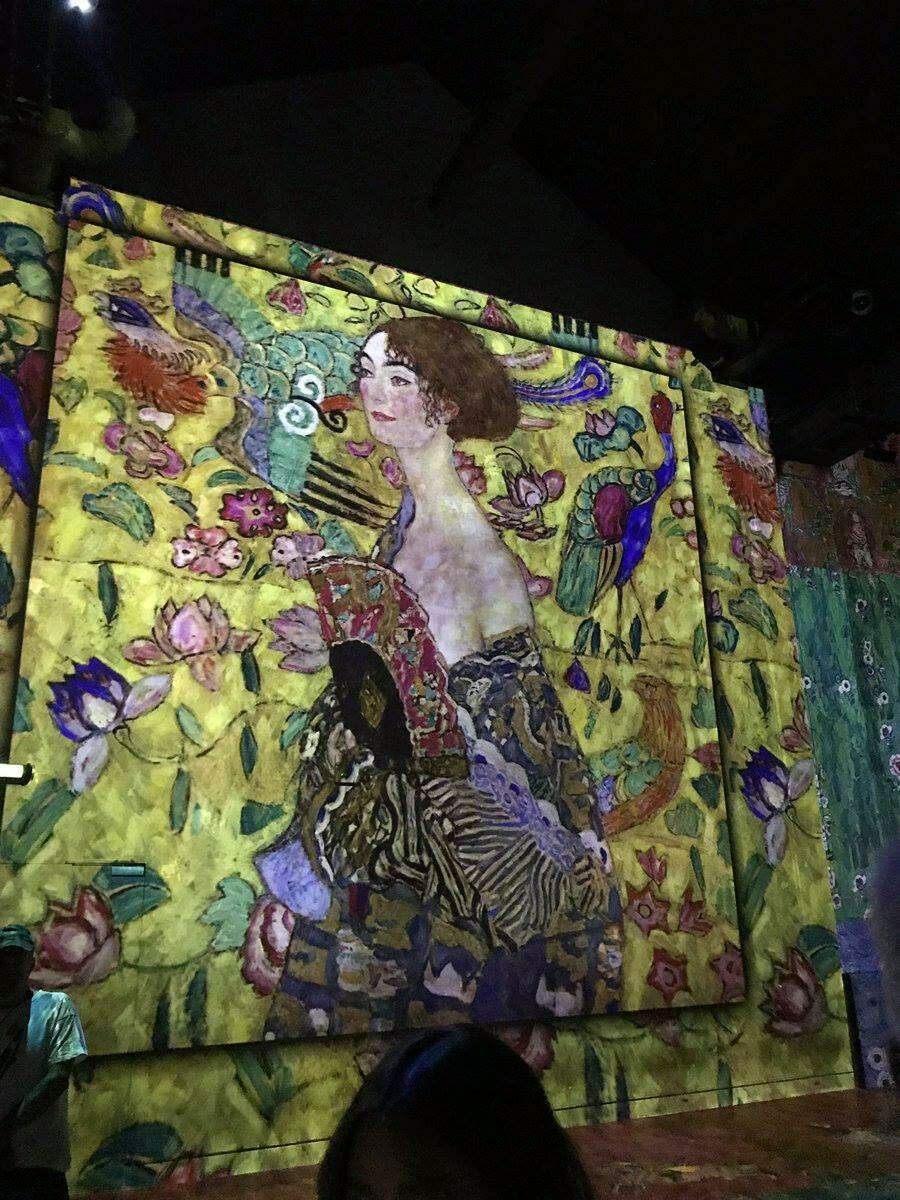Exposição de Gustav Klimt no Atelier des Lumières, em Paris