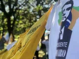 Campo-grandenses lucram com venda de camisetas em ato pró-Bolsonaro