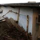 VÍDEO: enxurrada estoura muro, invade casa e família perde todos os móveis
