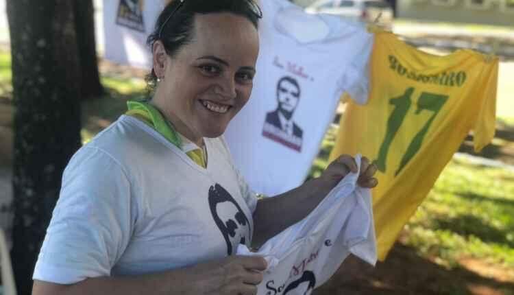 Campo-grandenses lucram com venda de camisetas em ato pró-Bolsonaro