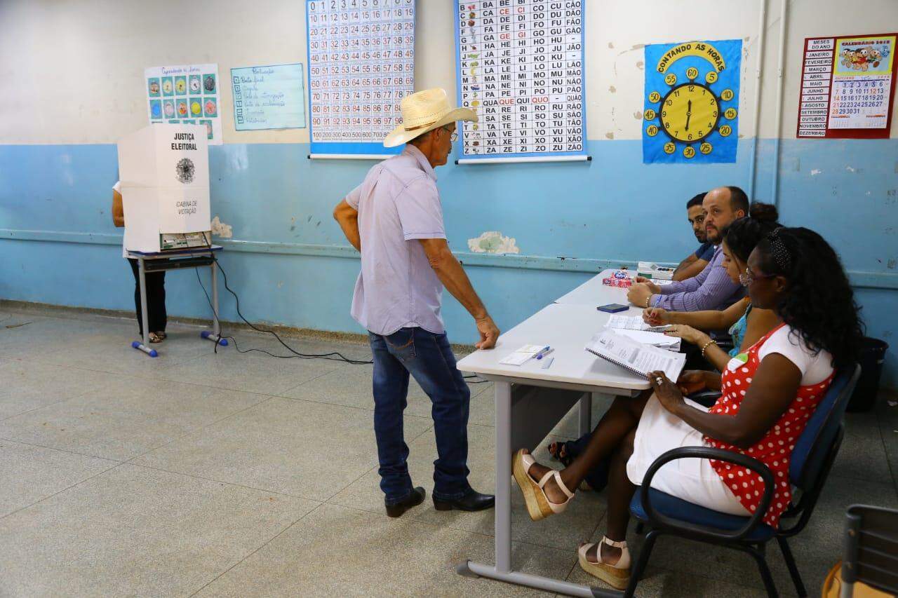 Em distrito de Campo Grande, tempo médio na cabine de votação é de 5 minutos