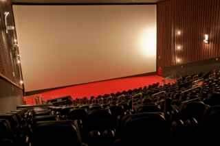 Projeto que obrigava cinemas a padronizar espaço entre poltronas é rejeitado na Câmara