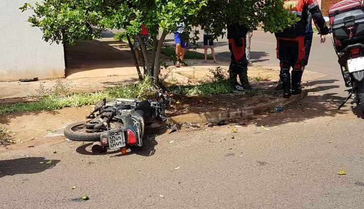Motociclista não respeita sinalização e bate em caminhonete no São Jorge da Lagoa