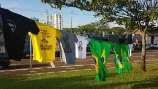 Eleitores de Bolsonaro começam a se aglomerar nos altos da Afonso Pena para acompanhar apuração