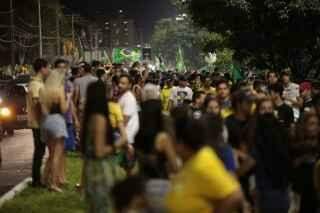 Festa nas ruas: eleitores de Campo Grande comemoram nos altos da Afonso Pena vitória de Bolsonaro