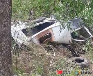 Caminhoneiro bate em traseira de carreta, perde controle e morre ao cair em barranco