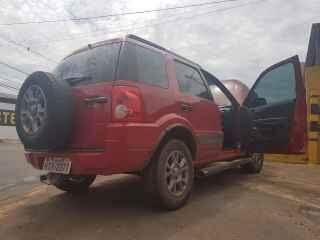 Susto: motorista abandona carro após pegar fogo em avenida de Campo Grande