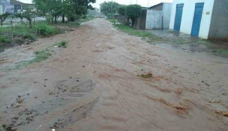 Nova Lima fica 'inacessível' após tempestade e comerciantes temem prejuízos