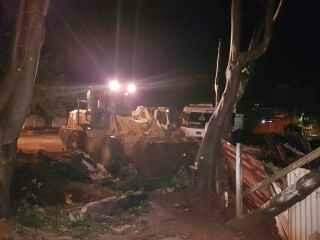 Durante temporal, árvore cai e deixa rua bloqueada na Vila Ipiranga
