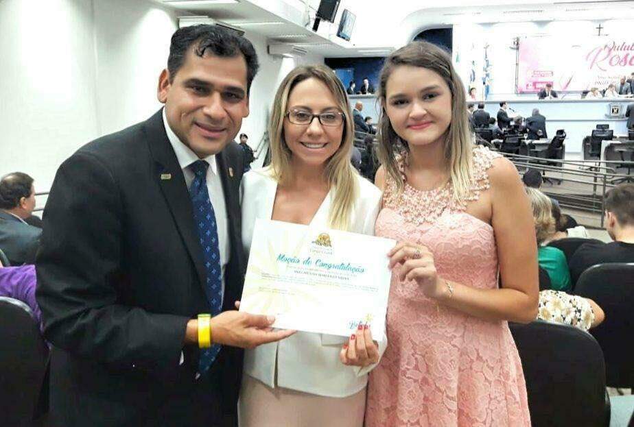 Jessye Ane com o vereador Betinho durante e sua médica endocrinologista dra. Ana Carolina Xavier. | Foto: Reprodução/Facebook