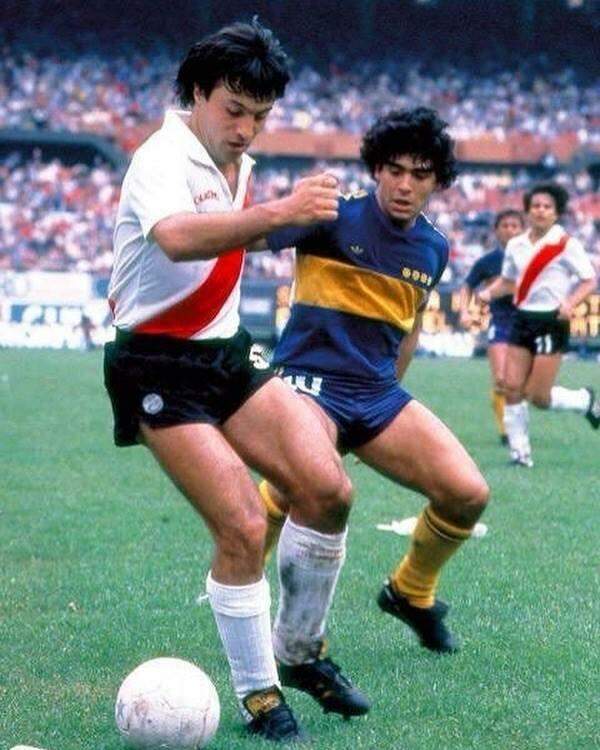 Maradona e Passarella nos lembram que hoje tem a decisão da Libertadores entre Boca Juniors e River Plate.