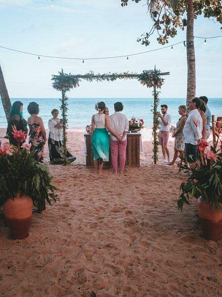 Na praia, elas formalizaram o amor que nutrem há 8 anos e agora se sentem seguras