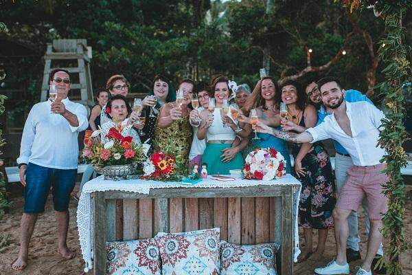 Na praia, elas formalizaram o amor que nutrem há 8 anos e agora se sentem seguras