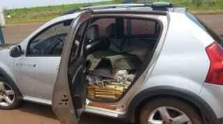 PRF apreende 468 quilos de maconha, pistola, carregadores e 139 munições em carro furtado