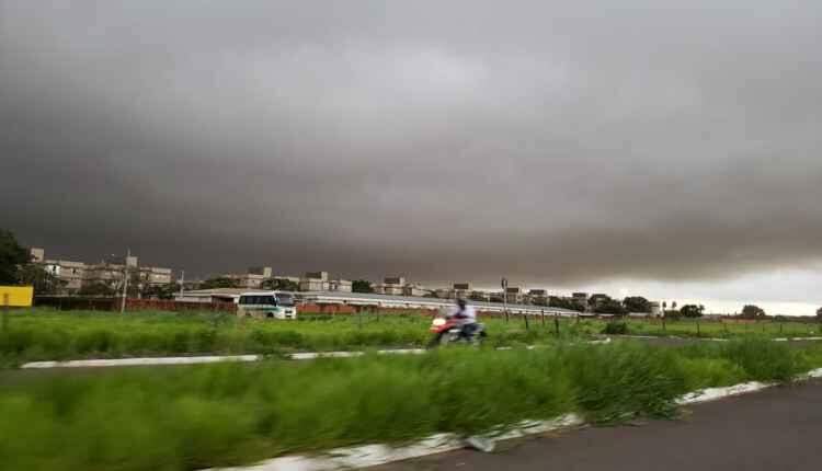 Tempestade de alta intensidade chega a Campo Grande