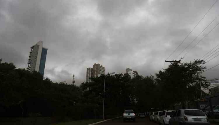Tempestade de alta intensidade chega a Campo Grande