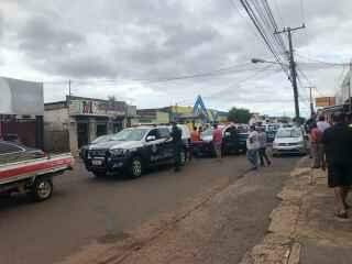 Bêbada, motorista bate em carro parado em garagem e é presa em flagrante