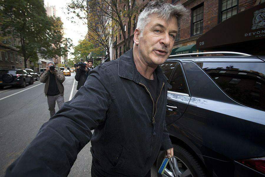 Alec Baldwin foi preso em briga por vaga de estacionamento em Nova York