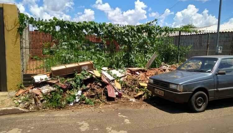 Lixão faz ‘aniversário’ e vira casa de escorpiões e ratazanas no Zé Pereira