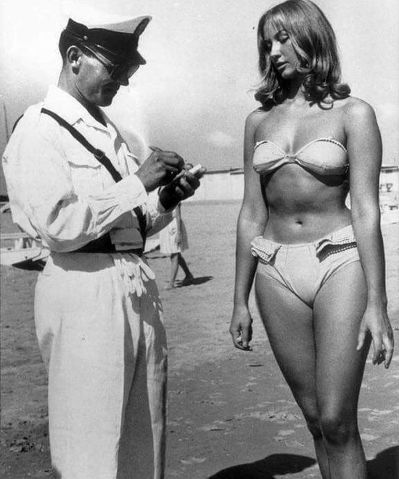 Há 61 anos esta mulher era multada por usar biquíni na praia