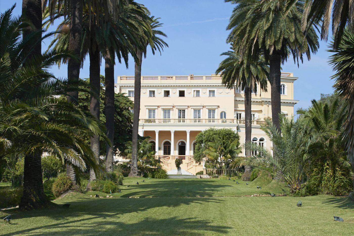 Villa Les Cèdres, uma mansão de 187 anos, à venda no sul da França.