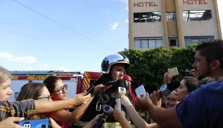 IMAGENS: incêndio destrói andar de Hotel Nacional em Campo Grande