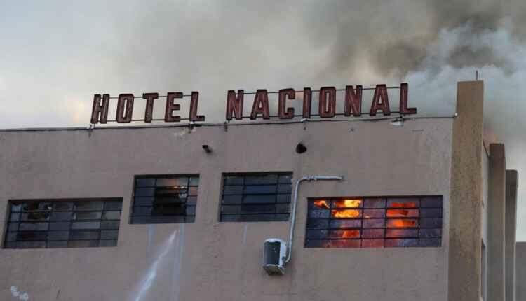 IMAGENS: incêndio destrói andar de Hotel Nacional em Campo Grande