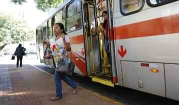 'Ruim, caro e atrasado': no 1º dia de aumento do passe de ônibus, usuários não economizam nas reclamações