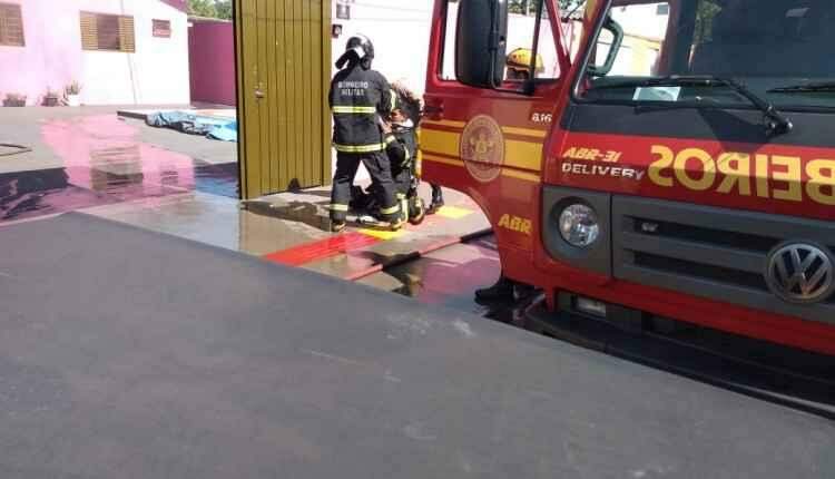 Adolescente vai parar em UPA após pane em ar condicionado causar incêndio em casa