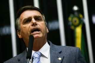 Bolsonaro deve fazer sua estreia internacional em Davos neste mês