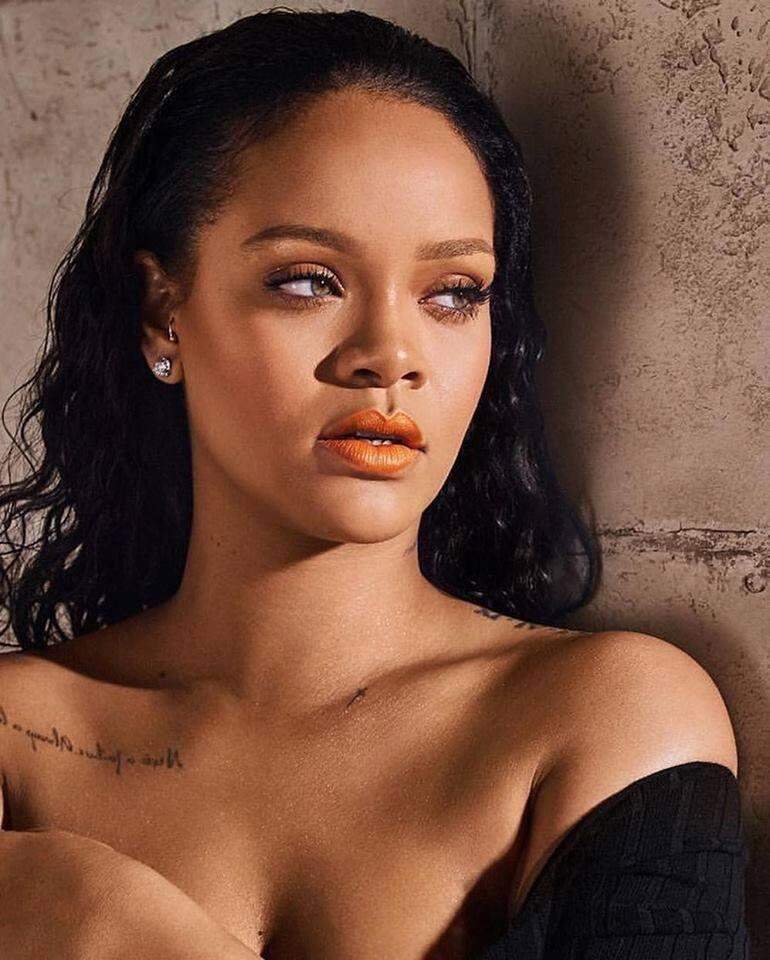 Nova linha de batons matte de Rihanna.