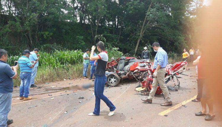 Brasileiro morre em acidente no Paraguai e carro fica destruído