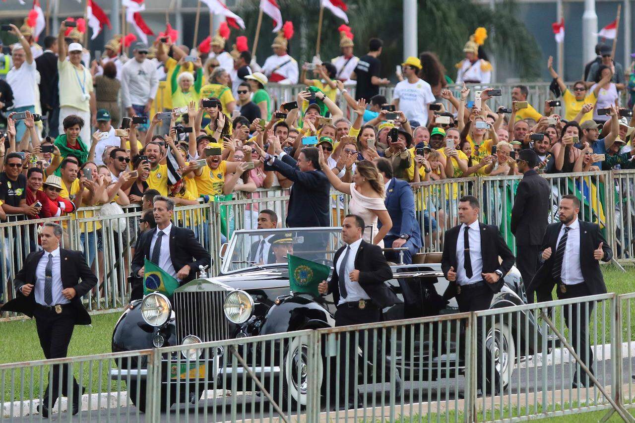 VÍDEO: Em primeiro discurso, presidente Bolsonaro pede apoio para "reerguer a pátria"