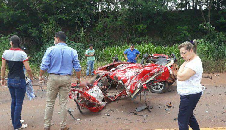 Brasileiro morre em acidente no Paraguai e carro fica destruído