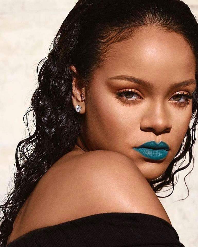 Nova linha de batons matte de Rihanna.