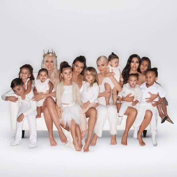 Kim Kardashian presenteia filhas e sobrinhas com bolsas da Louis Vuitton