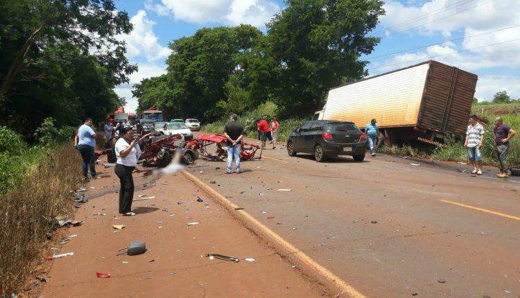 Brasileiro morre em acidente no Paraguai e carro fica destruído